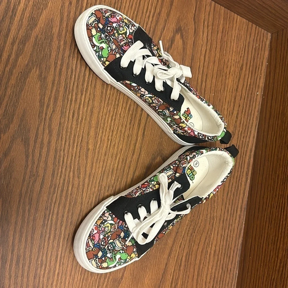 Super Mario Boys athletic shoes size 5